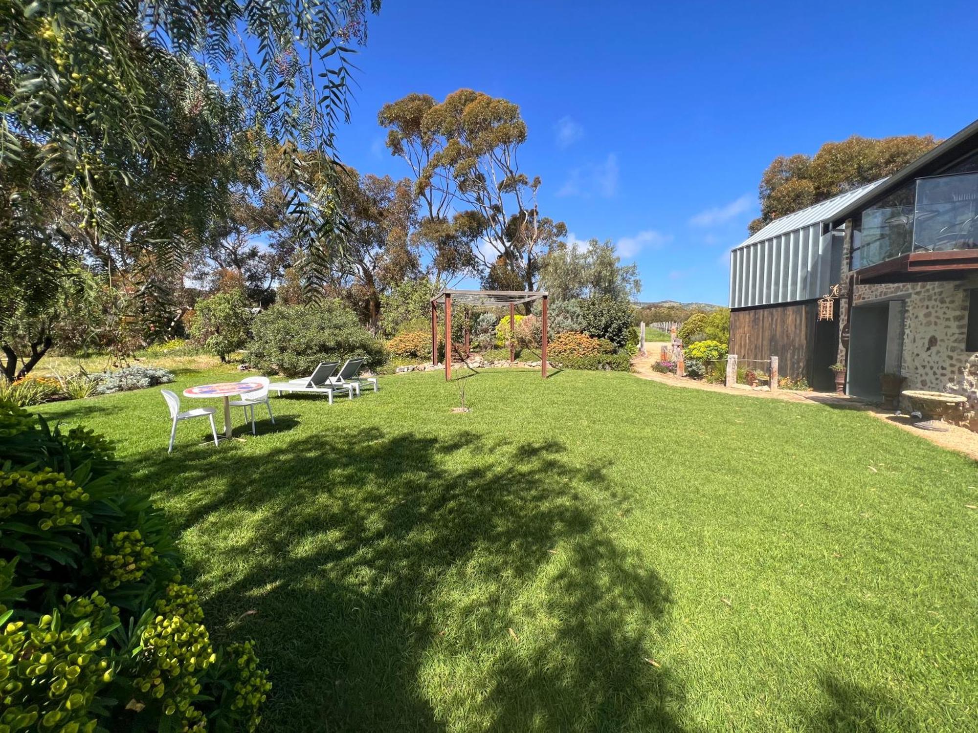 Bed and Breakfast The Old Chaff Mill Organic Vineyard Retreat Sellicks Hill Экстерьер фото